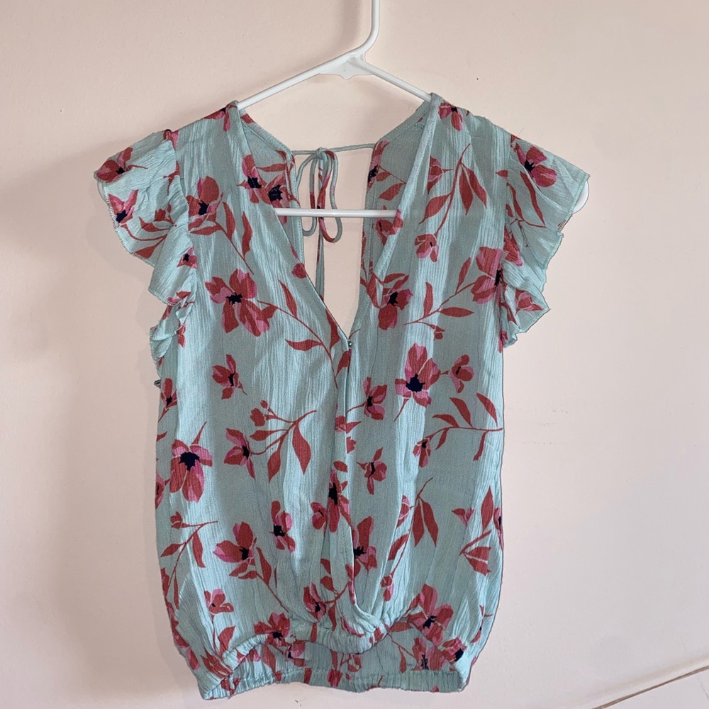 Small brand new Billabong blouse/top.